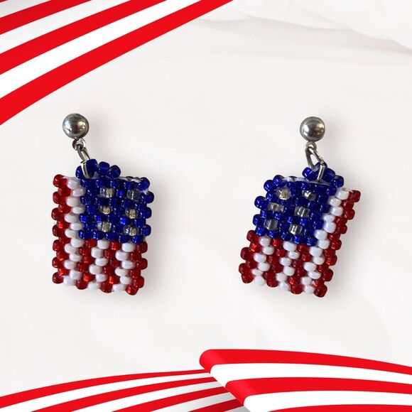 New Patriotic Red White Blue America American Flag Beaded Post Pierced Earrings - Picture 1 of 1